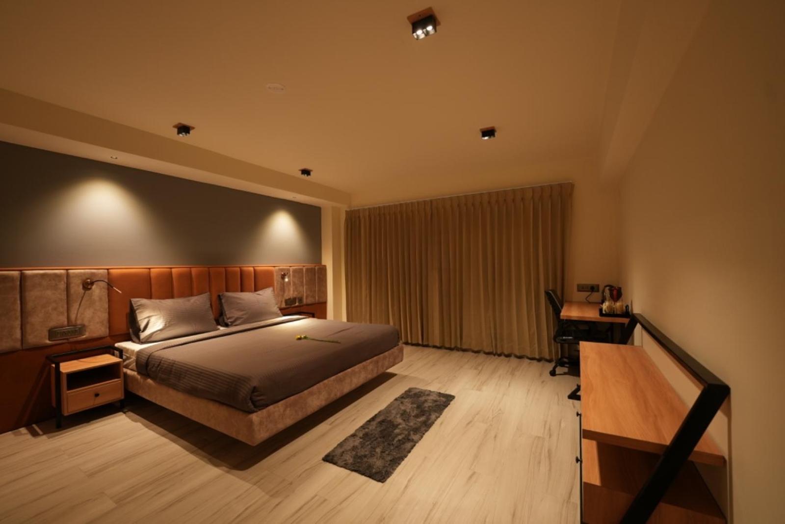 ホテル Aura Crimson Vistas コダイカナル 部屋 写真